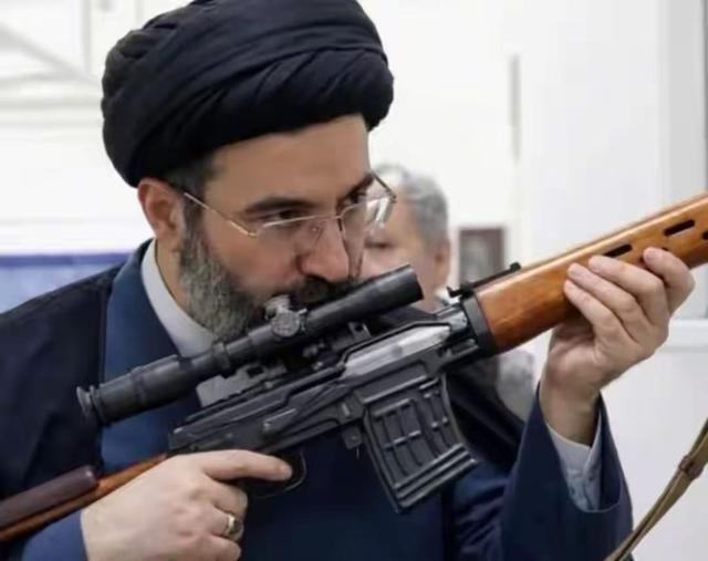 九游体育-第40波打击!伊朗大杀器齐射,美基地陷火海,特朗普向32国求助